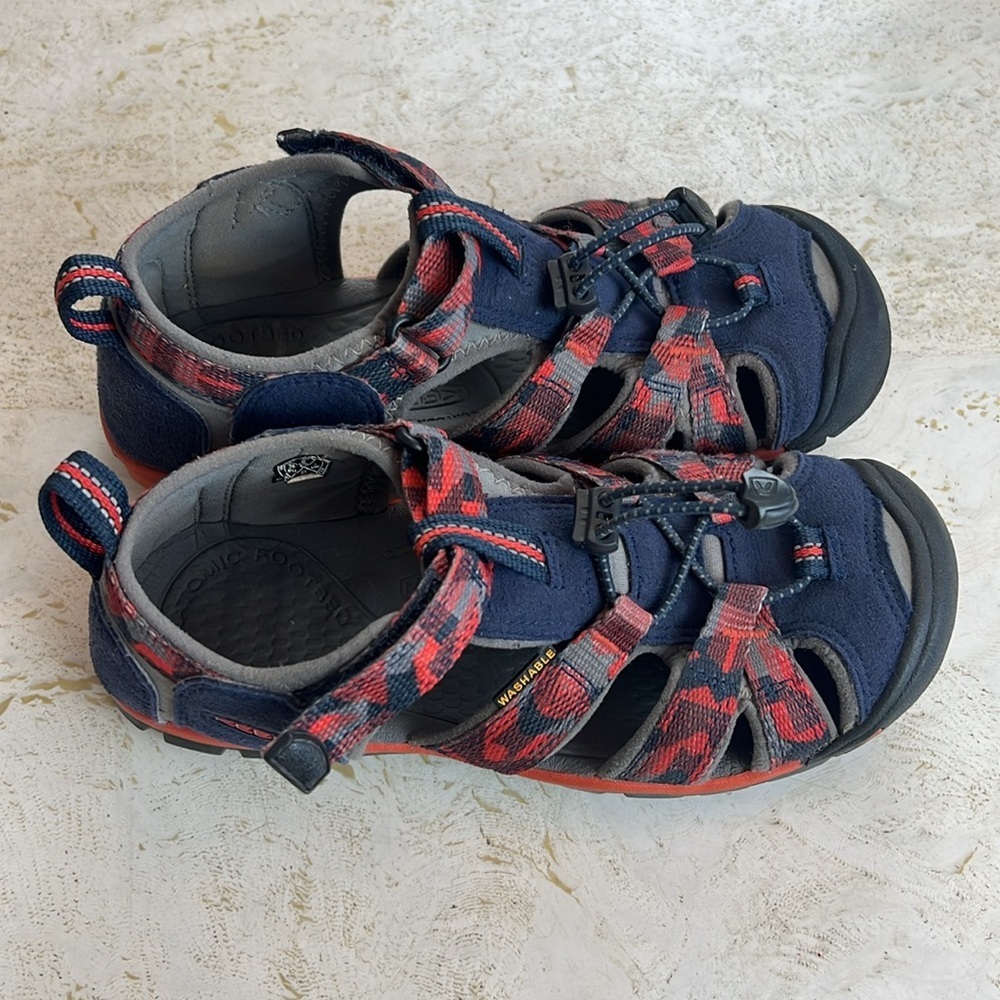 KEEN Kids' Seacamp II CNX Water Sandals boys size 2 water shoes